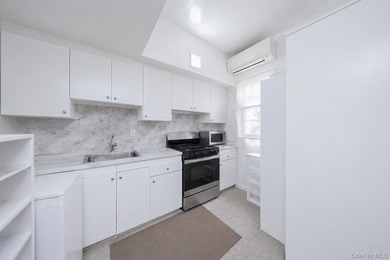 Located in Prime Dyker Heights! Well-maintained detached legal - photo 19