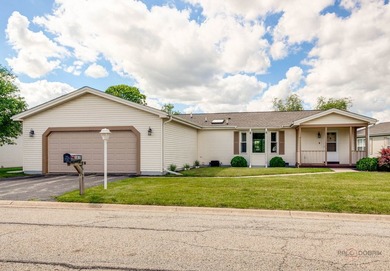 (private lake, pond, creek) Home For Sale in Grayslake Illinois