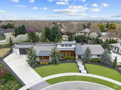 Experience refined living in this custom residence, thoughtfully - photo 1