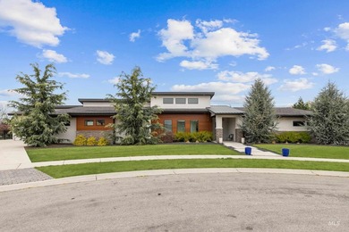 Experience refined living in this custom residence, thoughtfully - photo 2