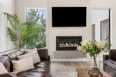 Experience refined living in this custom residence, thoughtfully - photo 5