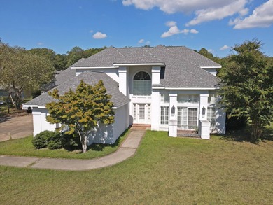 (private lake, pond, creek) Home For Sale in Grenada,MS Mississippi