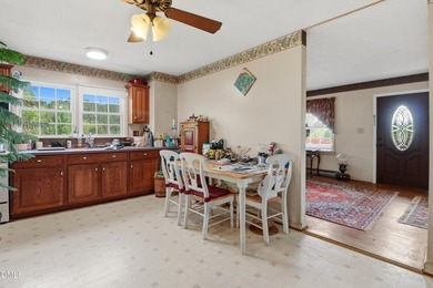 It's all about location, location, location! This charming and - photo 6