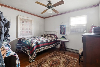 It's all about location, location, location! This charming and - photo 7
