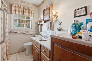 It's all about location, location, location! This charming and - photo 9