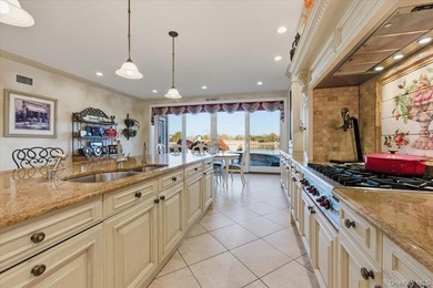 Welcome to an exceptional waterfront retreat, ideally situated - photo 12