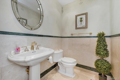 Welcome to an exceptional waterfront retreat, ideally situated - photo 15