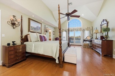 Welcome to an exceptional waterfront retreat, ideally situated - photo 17