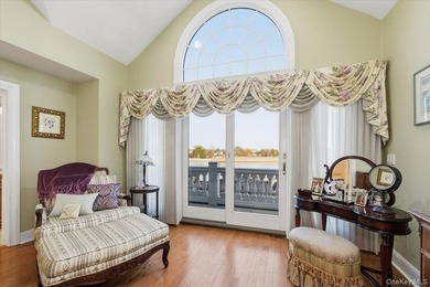 Welcome to an exceptional waterfront retreat, ideally situated - photo 18