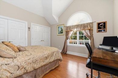 Welcome to an exceptional waterfront retreat, ideally situated - photo 21