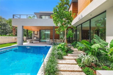 A rare opportunity in the heart of Coconut Grove, to be - photo 22
