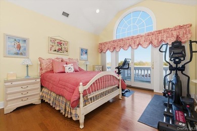 Welcome to an exceptional waterfront retreat, ideally situated - photo 22