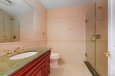 Welcome to an exceptional waterfront retreat, ideally situated - photo 23