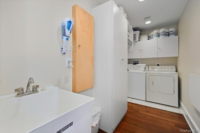 Welcome to an exceptional waterfront retreat, ideally situated - photo 26