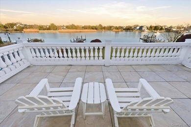 Welcome to an exceptional waterfront retreat, ideally situated - photo 28