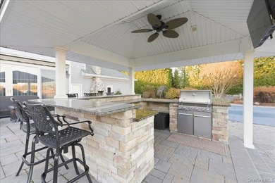 Welcome to an exceptional waterfront retreat, ideally situated - photo 31