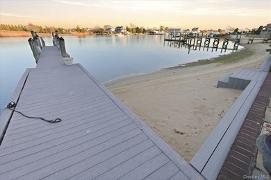 Welcome to an exceptional waterfront retreat, ideally situated - photo 32