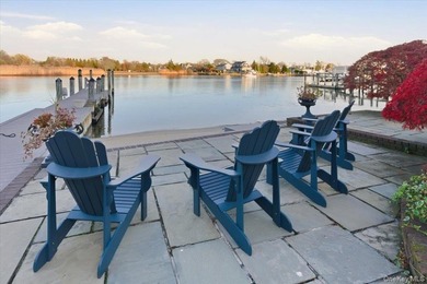 Welcome to an exceptional waterfront retreat, ideally situated - photo 33