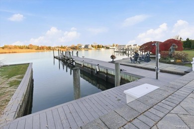 Welcome to an exceptional waterfront retreat, ideally situated - photo 34