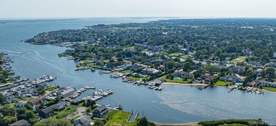 Welcome to an exceptional waterfront retreat, ideally situated - photo 39
