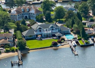 Welcome to an exceptional waterfront retreat, ideally situated - photo 41