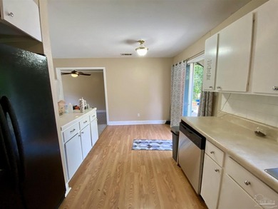 Spacious elevated corner lot, with a fully fenced back yard - photo 10