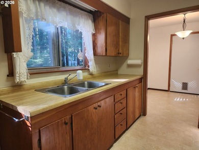 Price Reduction! Welcome to this inviting 2-bedroom, 1.5 bath - photo 6