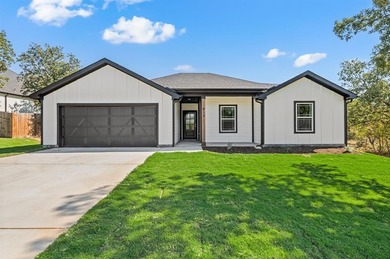 Lake Bridgeport Home For Sale in Runaway Bay Texas