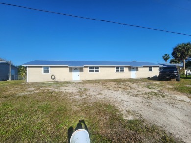 Lake Townhome/Townhouse For Sale in Okeechobee, Florida
