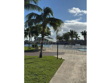 Stunning 1 Bed, 1.5 Bath Condo in Desirable Skylake! This - photo 22