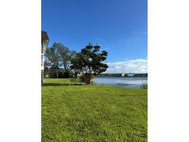 Stunning 1 Bed, 1.5 Bath Condo in Desirable Skylake! This - photo 28