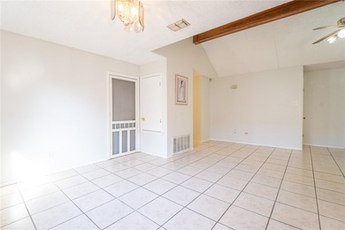 A great home in the Crestmont subdivision, a spacious living and - photo 11