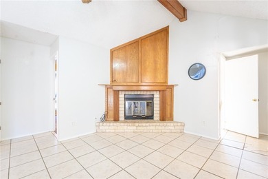 A great home in the Crestmont subdivision, a spacious living and - photo 12