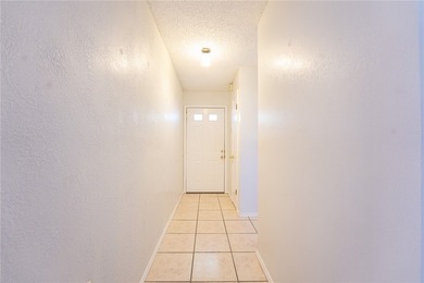 A great home in the Crestmont subdivision, a spacious living and - photo 13