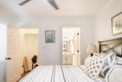 Spectacular 2-bed, 2-bath residence with gorgeous lake and - photo 23
