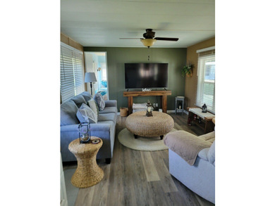 This beautifully maintained Home features upgraded bathrooms - photo 5