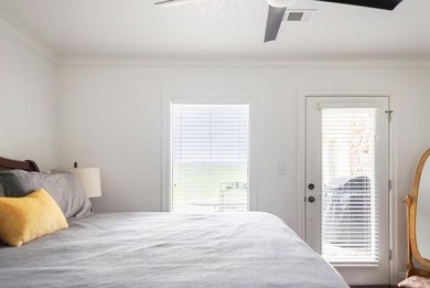 Spectacular 2-bed, 2-bath residence with gorgeous lake and - photo 26