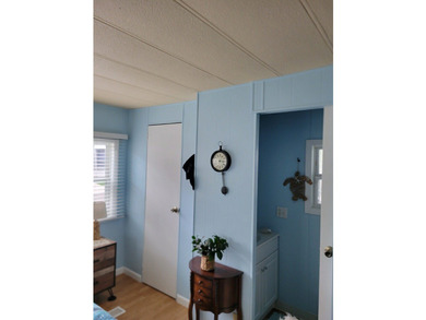 This beautifully maintained Home features upgraded bathrooms - photo 6