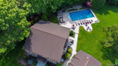 Exquisite Resort-Style Retreat in East Quogue. Recently - photo 7