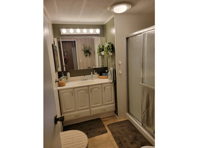 This beautifully maintained Home features upgraded bathrooms - photo 7