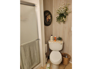 This beautifully maintained Home features upgraded bathrooms - photo 8
