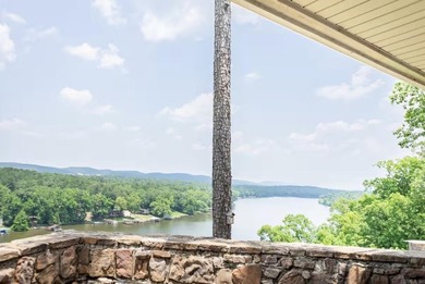 Spectacular 2-bed, 2-bath residence with gorgeous lake and - photo 32