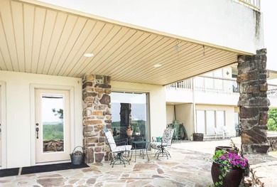 Spectacular 2-bed, 2-bath residence with gorgeous lake and - photo 34