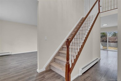 Move right into this updated 3 BR, 2.5 Bathroom, Colonial style - photo 4