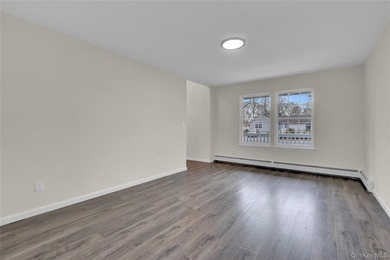 Move right into this updated 3 BR, 2.5 Bathroom, Colonial style - photo 7