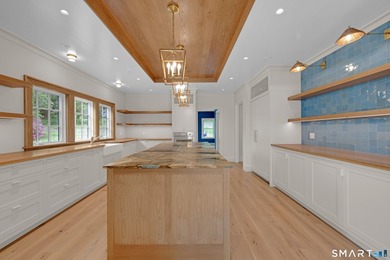 Extraordinary Waterfront Estate. Set on an exceptional 5.5-acre - photo 5