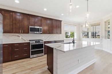 This breathtaking Parrot model on a unique oversized homesite is - photo 12