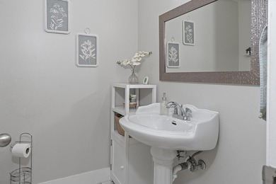 Spacious and well-maintained 3-bedroom, 2.5-bath townhouse - photo 12