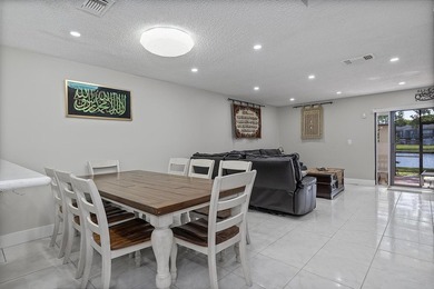 Spacious and well-maintained 3-bedroom, 2.5-bath townhouse - photo 13