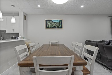 Spacious and well-maintained 3-bedroom, 2.5-bath townhouse - photo 14